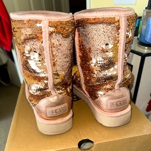 Classic Sequin Ugg limited edition Rose Gold color . Size 7. Staining on bottom
